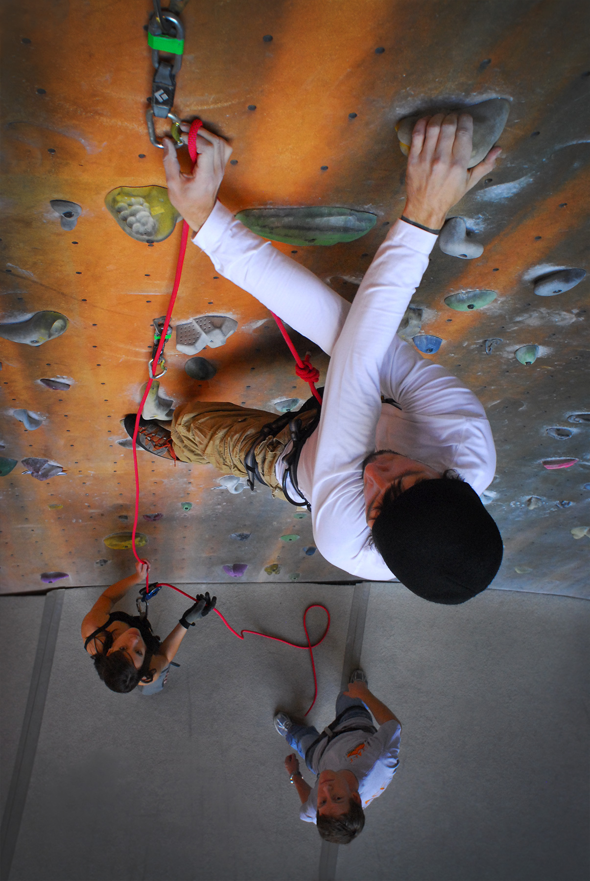MOMENTUM CLIMBING GYM